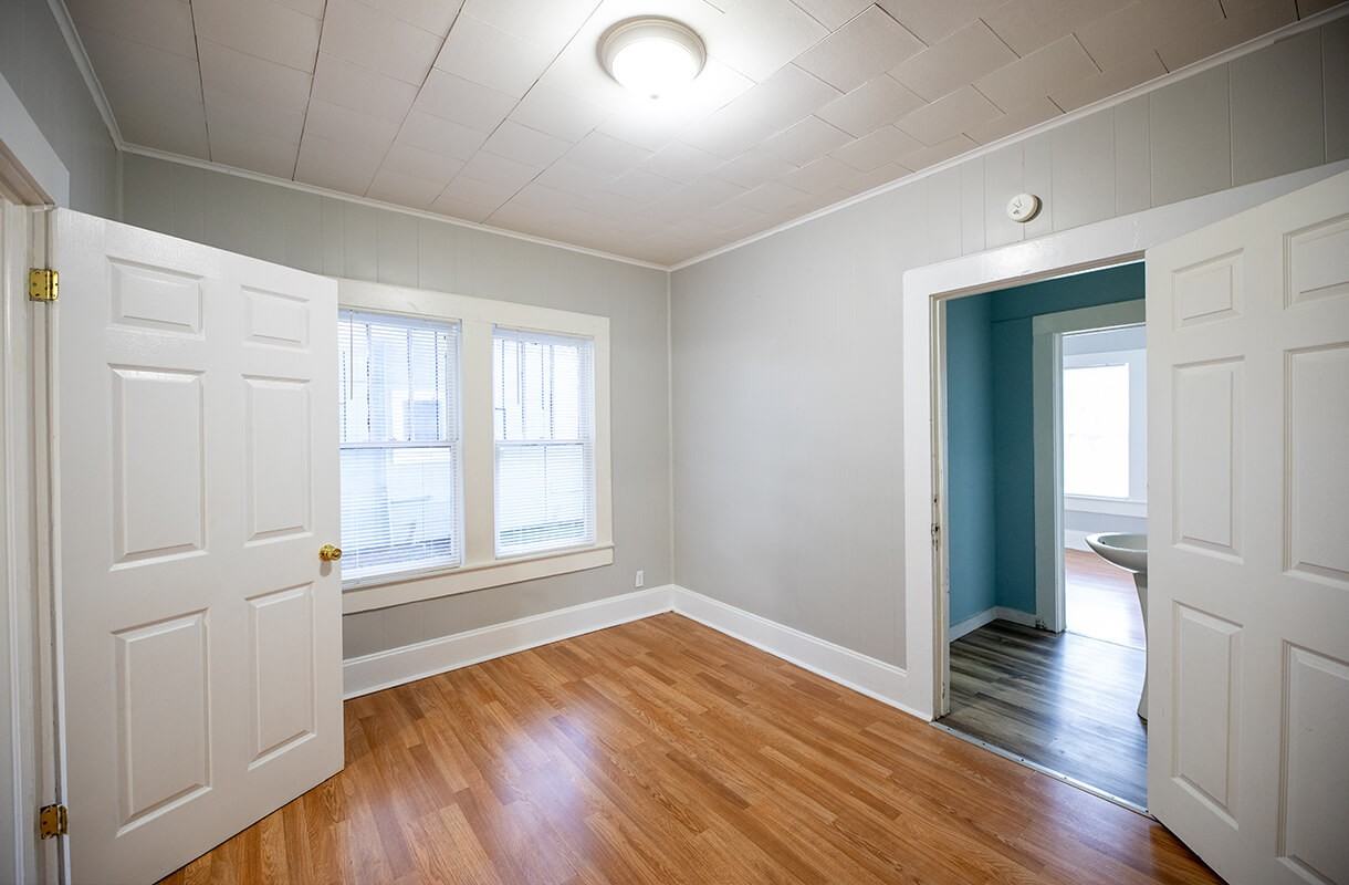 614 17th St - Photo 6 of 9