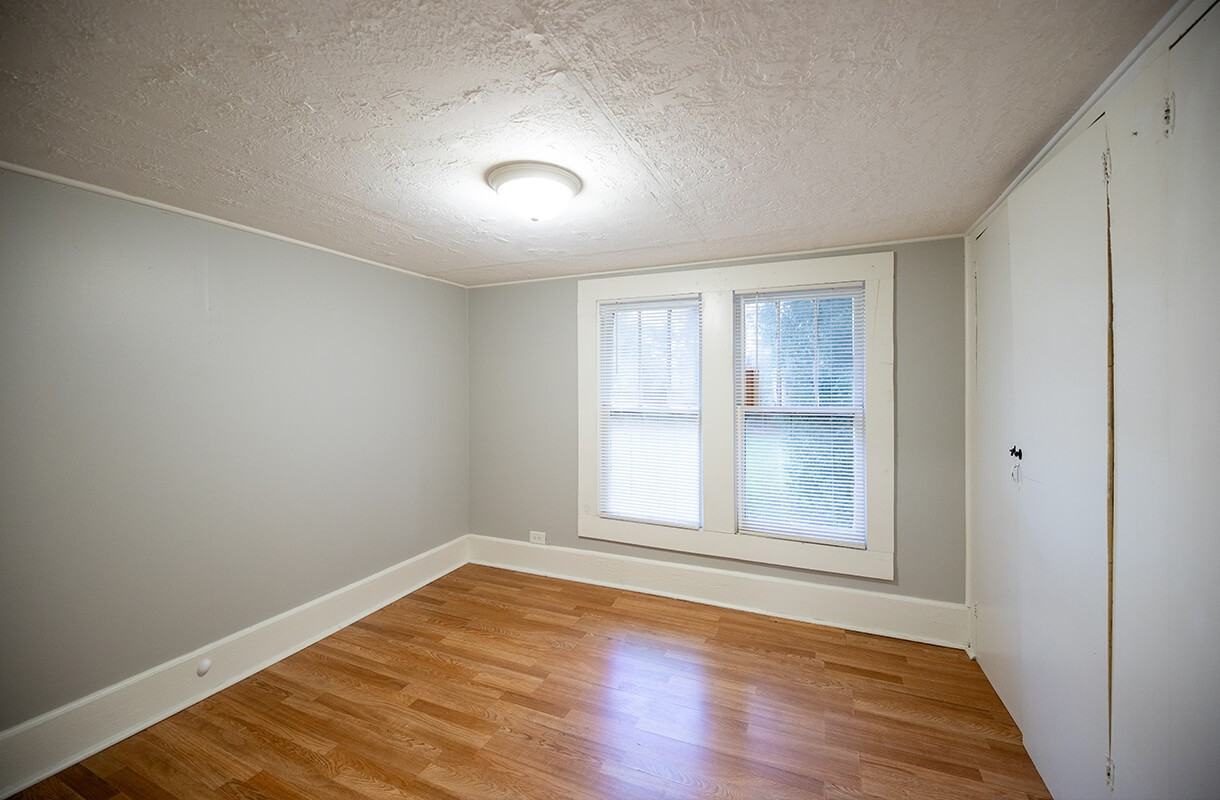 614 17th St - Photo 7 of 9