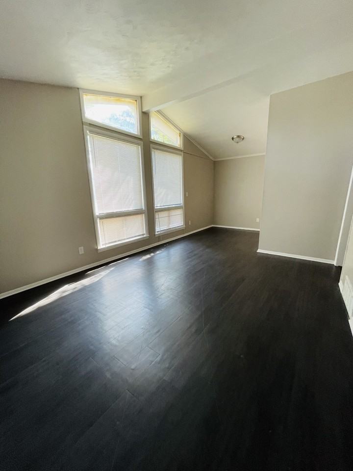 3395 Edgar St - Photo 4 of 15