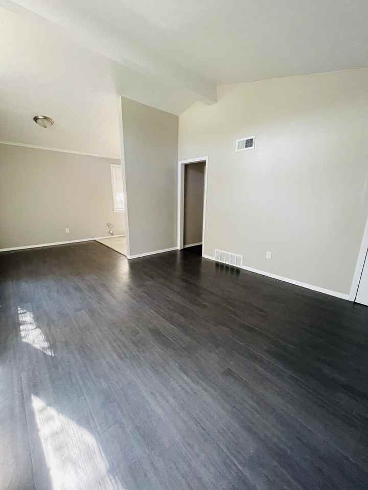 3395 Edgar St - Photo 5 of 15