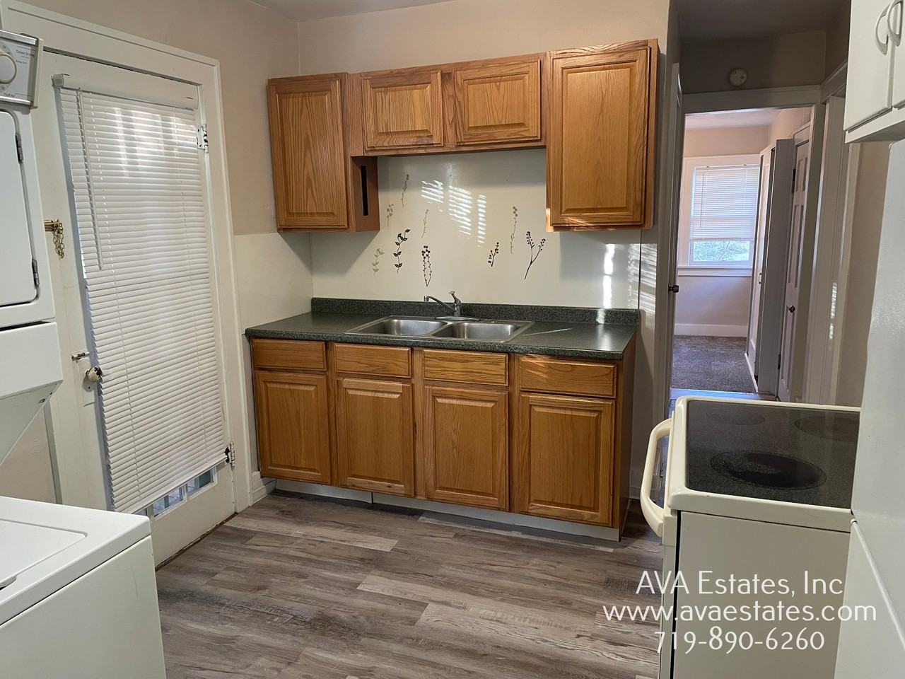 2109 N Grand Ave - Photo 3 of 10