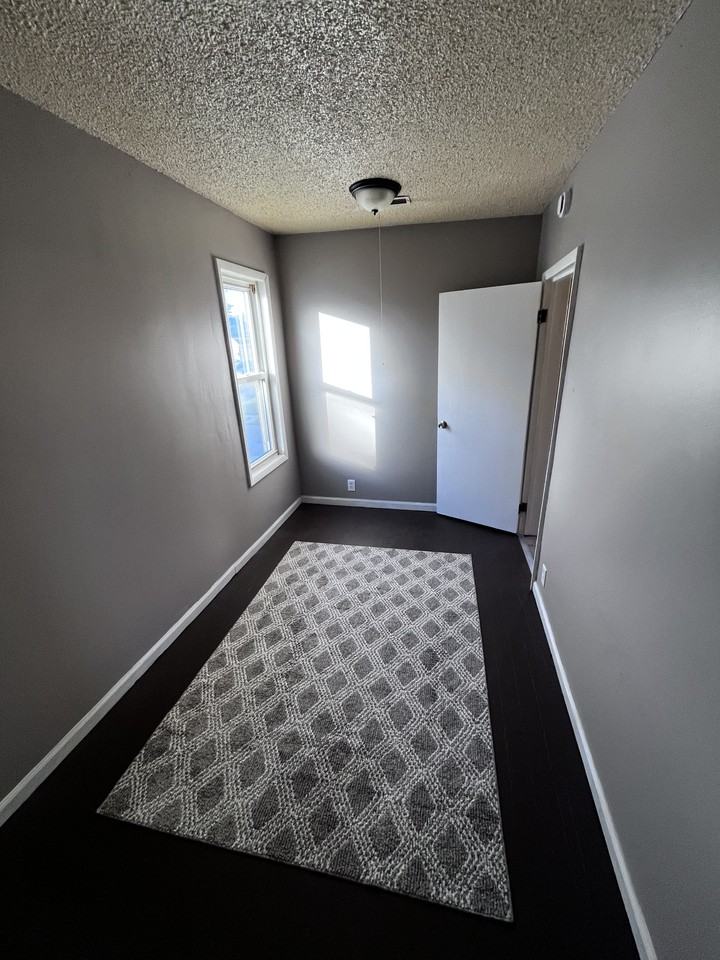 495 Winslow Ave - Photo 3 of 13