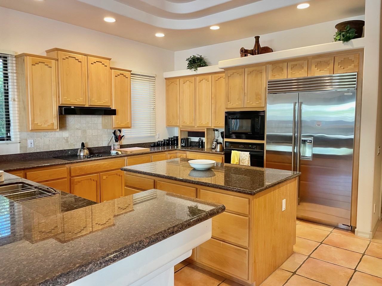 7734 E Hartford Dr - Photo 2 of 23