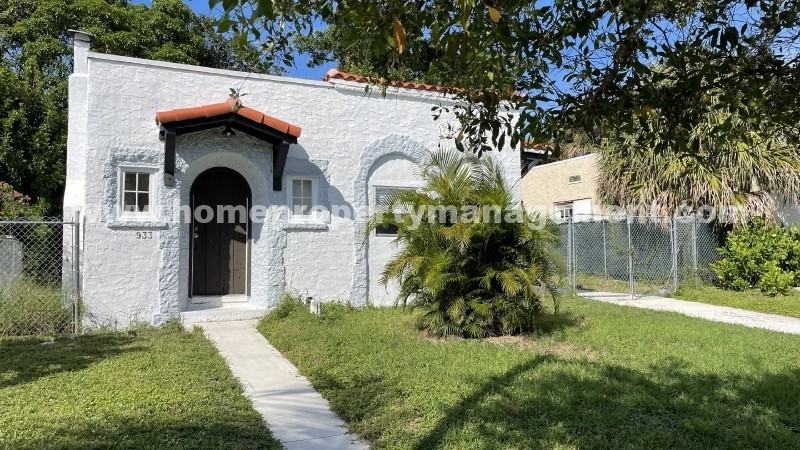 933 37th St - Photo 2 of 20