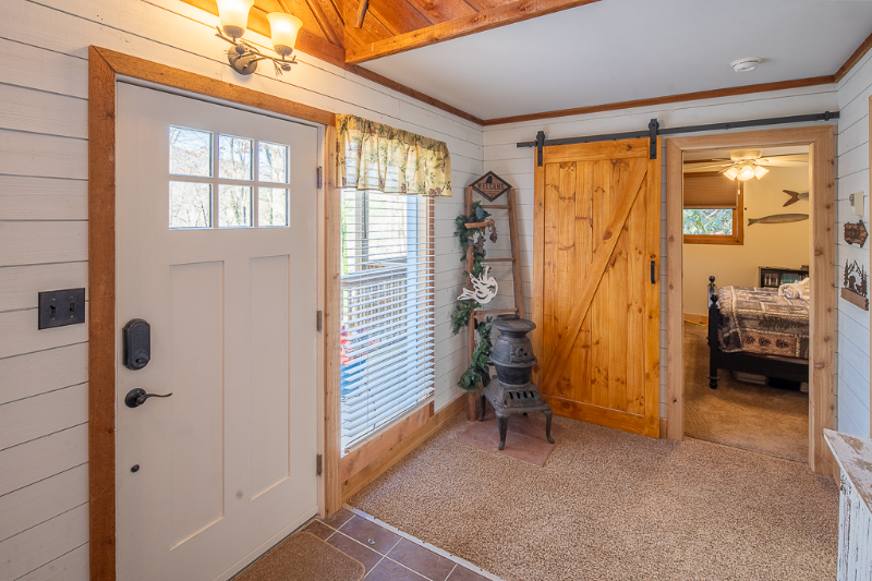 524 Clubhouse Dr - Photo 4 of 17