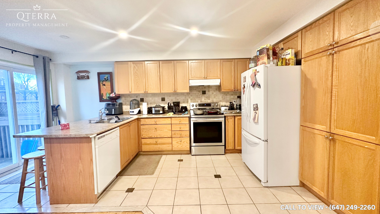 100 Burgess Crescent, Newmarket, Ontario L3X 2T8 - Photo 2 of 20