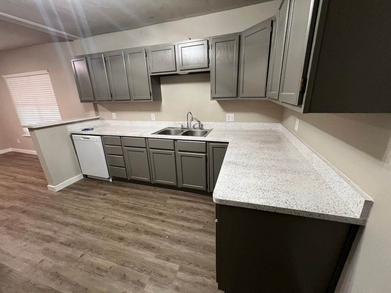 1140 W Denver St - Photo 3 of 10