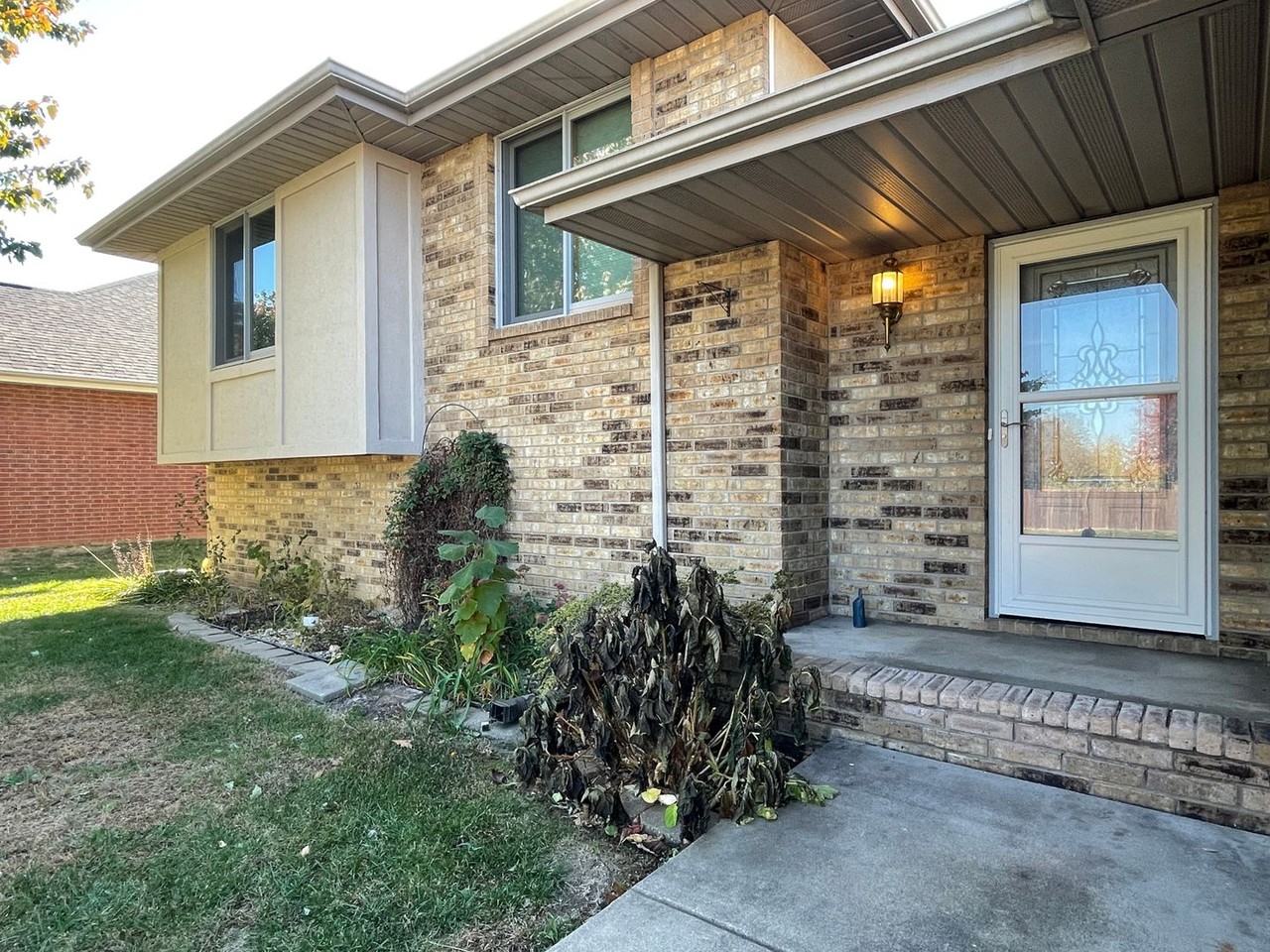 3546 W Winchester Rd - Photo 2 of 12