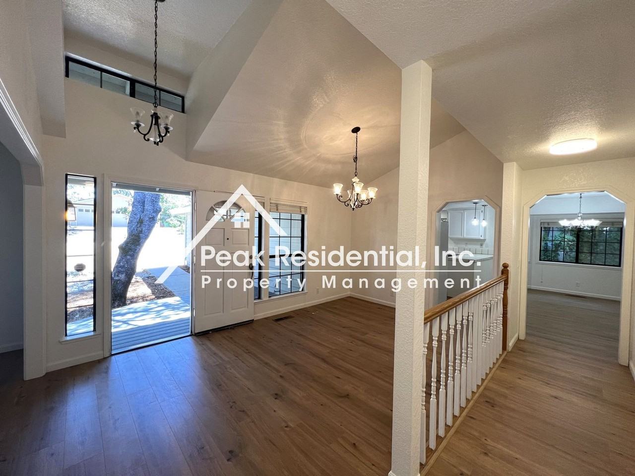 2778 King Edward Dr - Photo 3 of 26