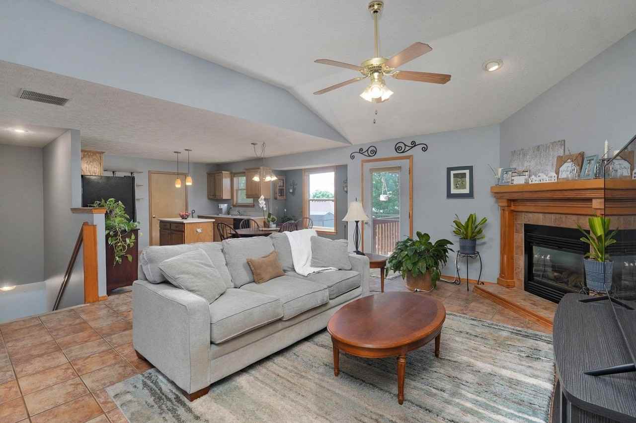 5321 S Cloverdale Ln - Photo 2 of 9