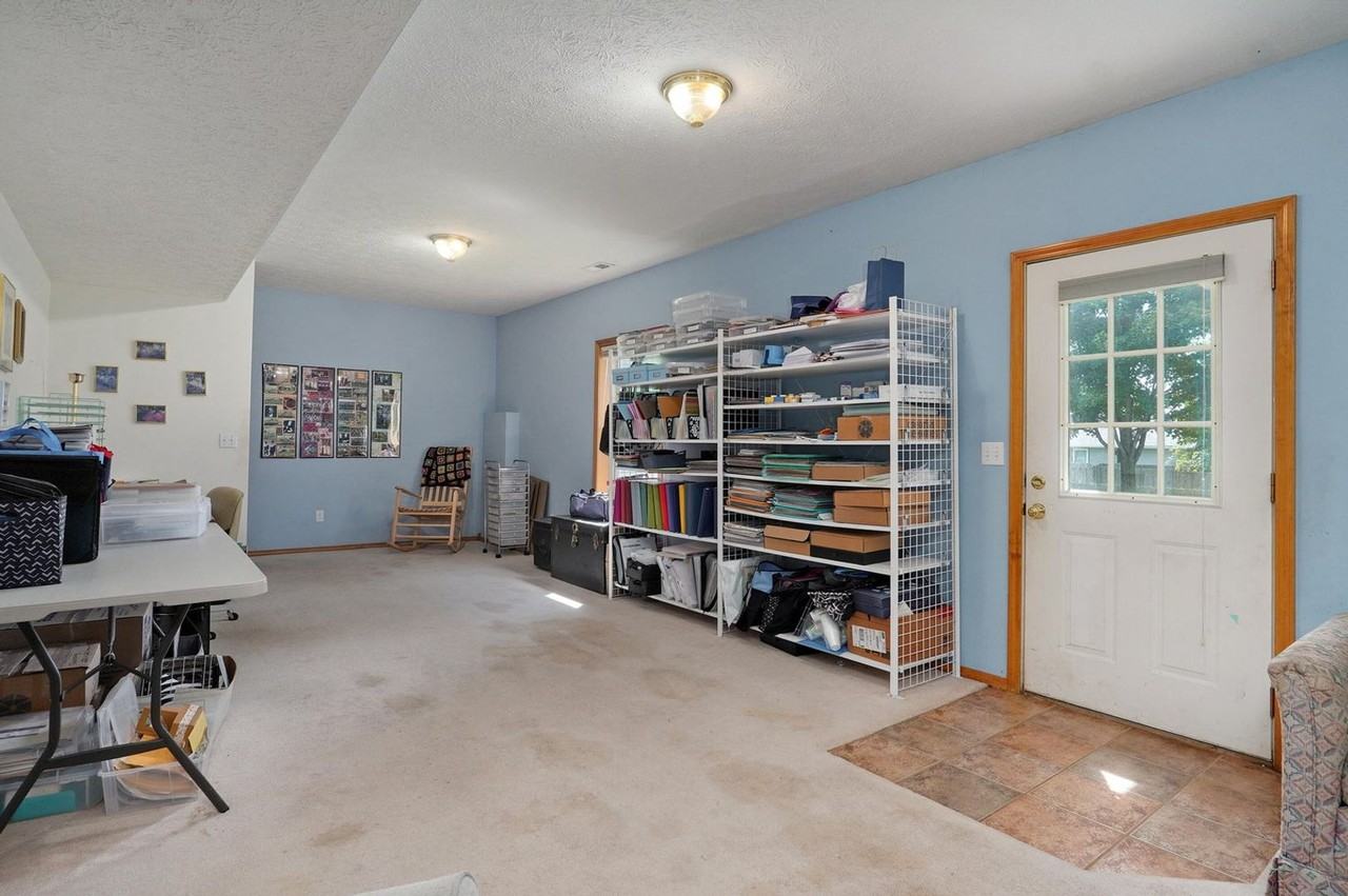 5321 S Cloverdale Ln - Photo 3 of 9