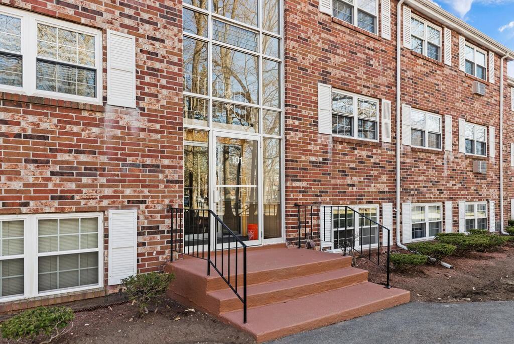 101 Edgelawn Ave #11 - Photo 2 of 17