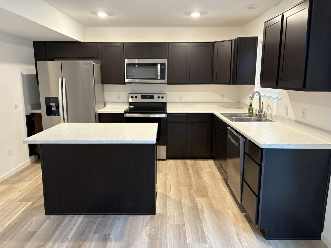 1024 Livingston Lakes Way #NA - Photo 3 of 21