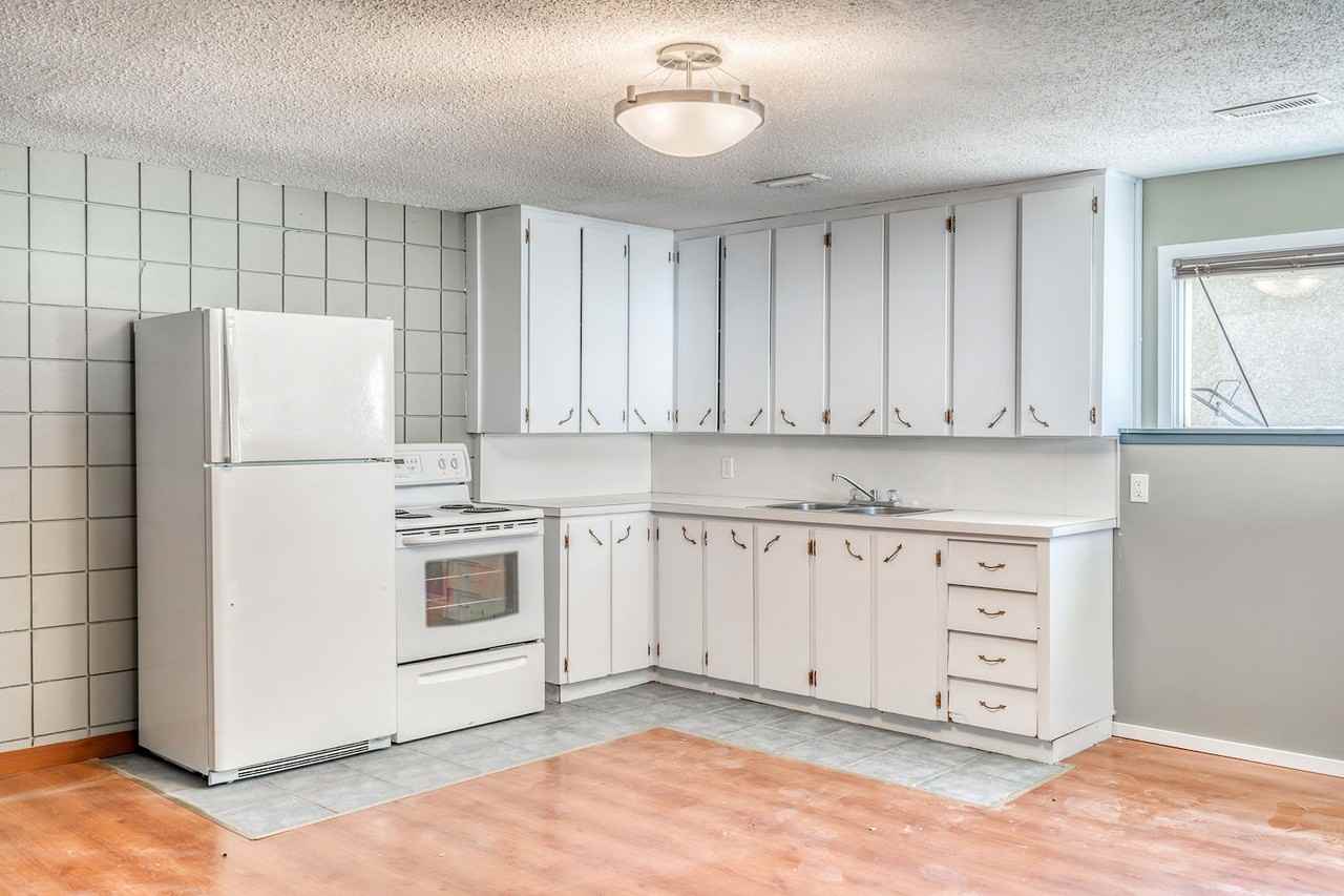 2116 23 Ave Sw #B - Photo 2 of 6