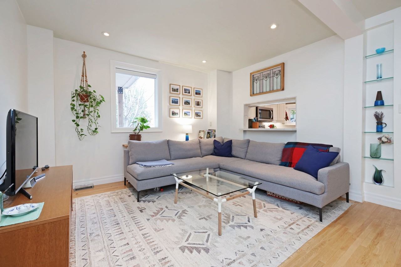 28 Ravina Crescent - Photo 2 of 15