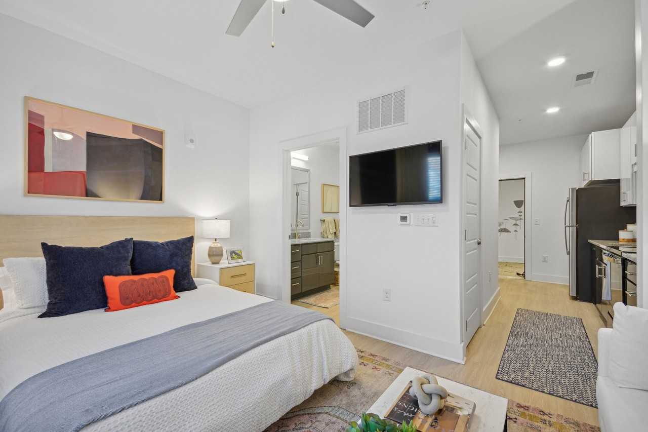 Link Apartments® Calyx - Photo 4 of 36