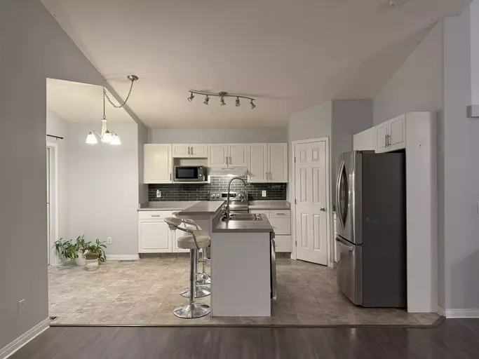 10413 73 Ave - Photo 2 of 13