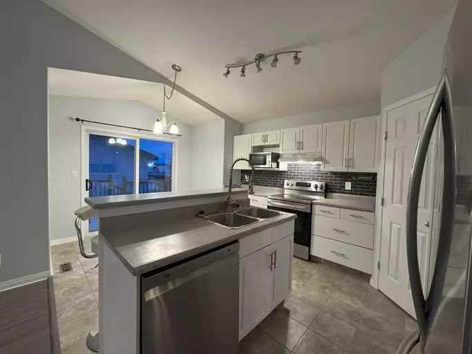 10413 73 Ave - Photo 3 of 13