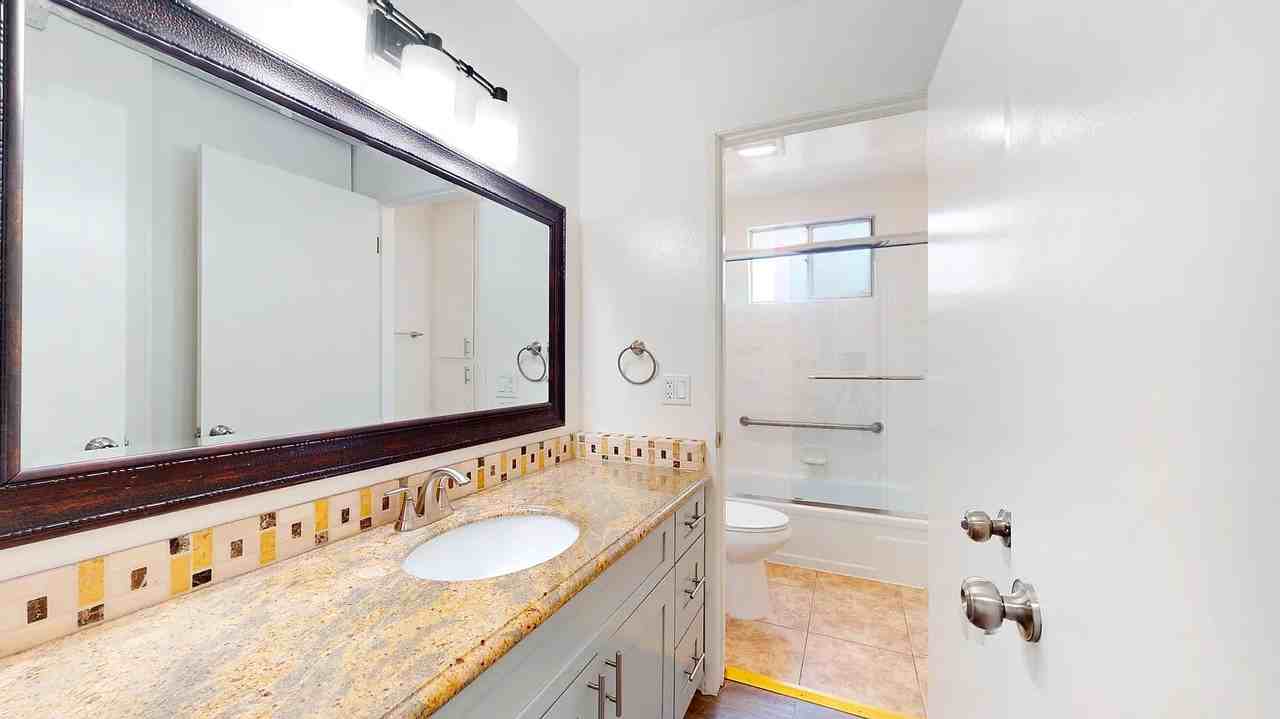 3430 Laguna Ave Unit B - Photo 3 of 11