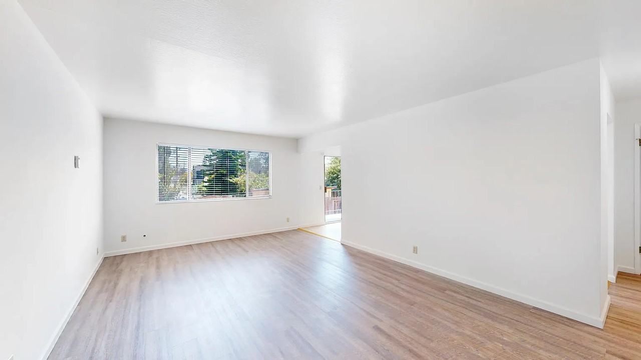 3430 Laguna Ave Unit B - Photo 4 of 11