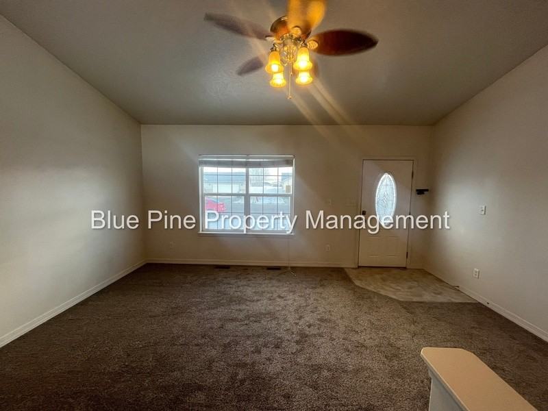 283 Kimberly Drive - Photo 3 of 20