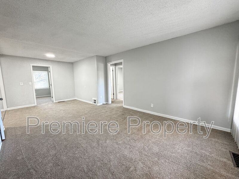 3301 Mellier Ave - Photo 2 of 10