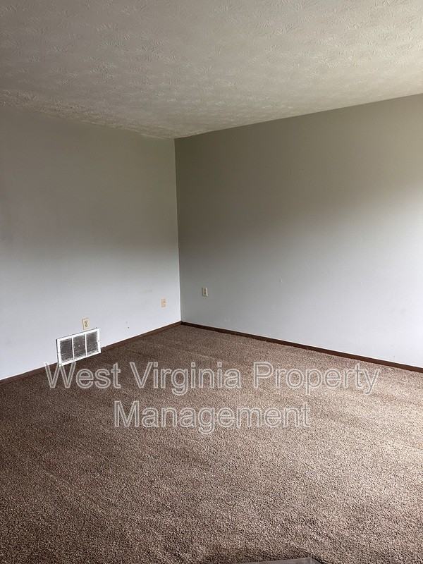 82 Beagle Club Rd #8 - Photo 3 of 7