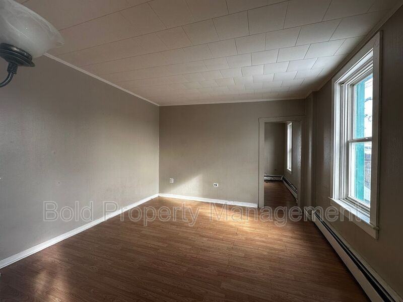 830 Scull St #C - Photo 2 of 4