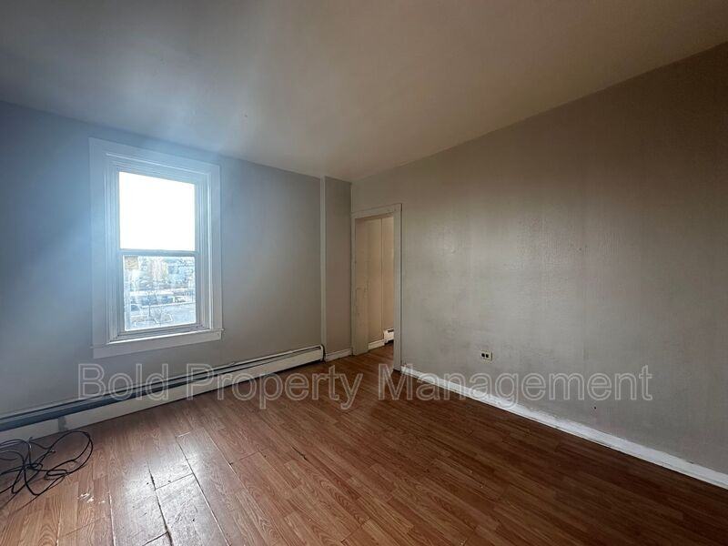 830 Scull St #C - Photo 3 of 4