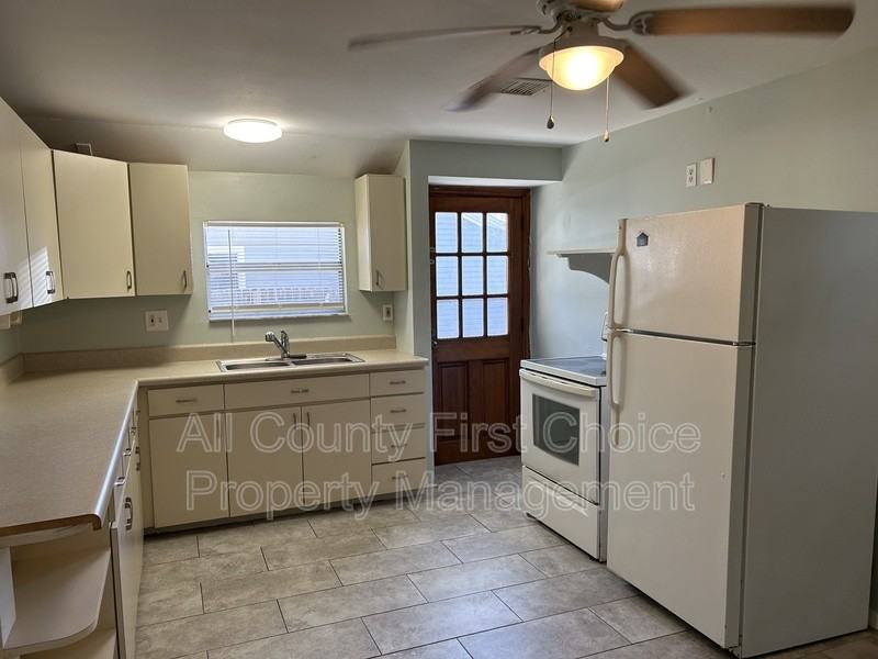 705 6th Ave Ne #A - Photo 4 of 12