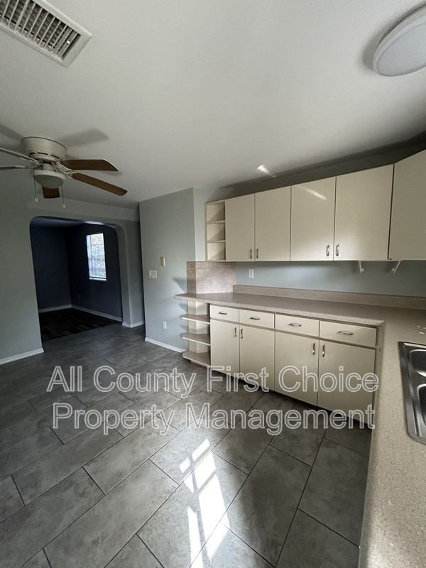 705 6th Ave Ne #A - Photo 2 of 12