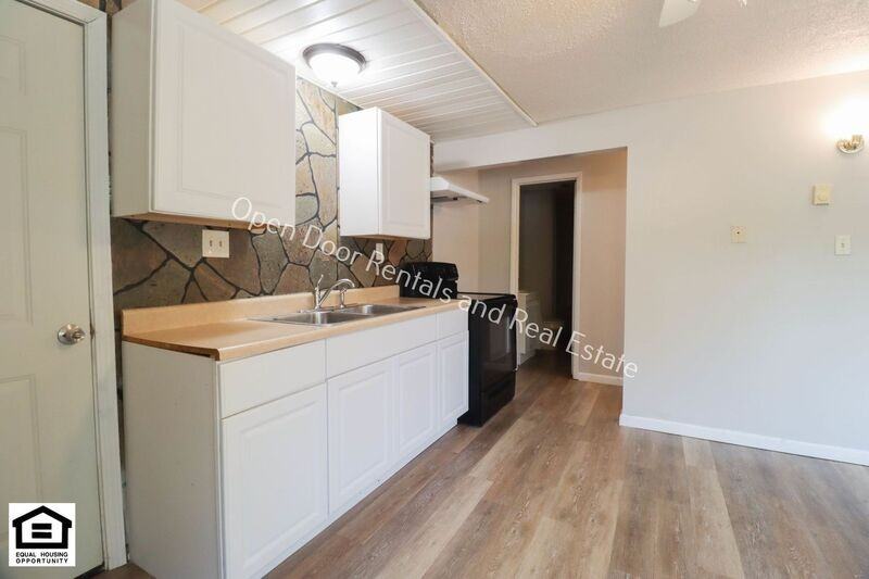 501 N Broadway St #D