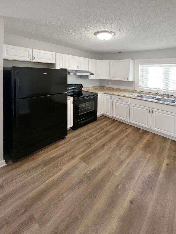 2924 Wayne Ave - Photo 2 of 20