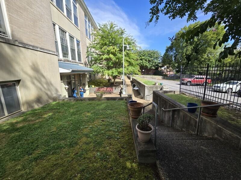 600 W Washington St #104 - Photo 7 of 47