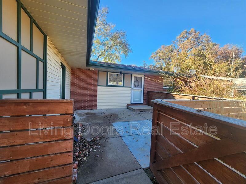 1301 Carlos Dr - Photo 3 of 20