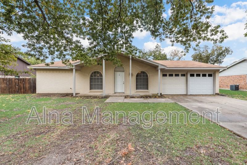 1016 John Reagan St - Photo 3 of 19