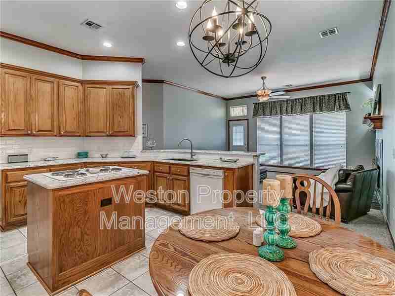 12312 Village Ln - Photo 3 of 13