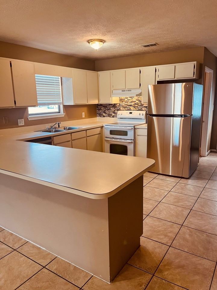 703 C Florida Avenue - Photo 3 of 8