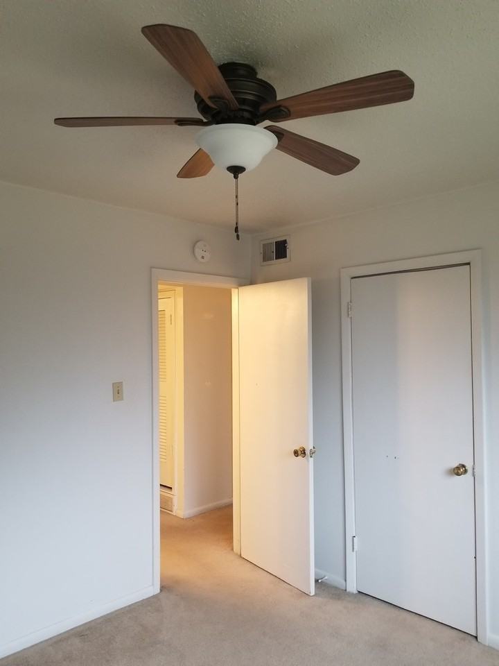 Knollridge Garden Apartments - Photo 4 of 7