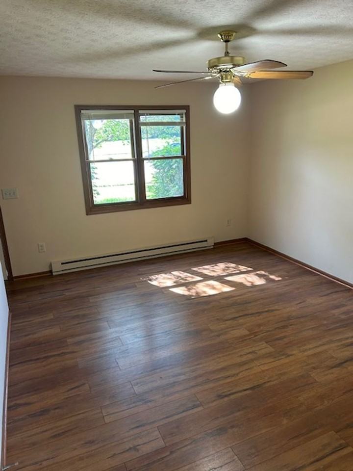 1555 Windridge Pl - Photo 3 of 16