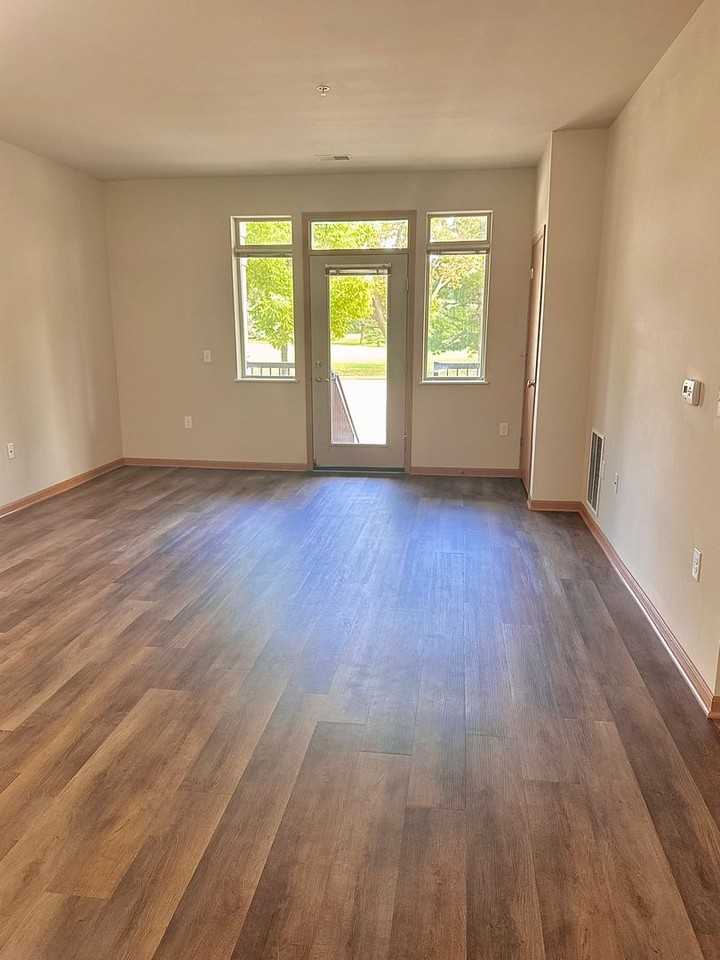 Fairway Glen Apartments - Photo 2 of 26