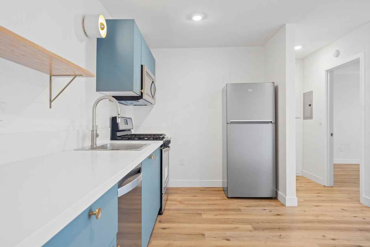 Individual Bungalows: All 1 bedroom/ 1 bath units all with LARGE PRIVATE YARDS. - Photo 3 of 24