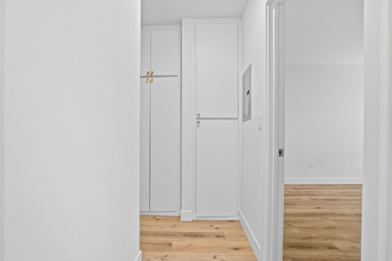 Individual Bungalows: All 1 bedroom/ 1 bath units all with LARGE PRIVATE YARDS. - Photo 5 of 24