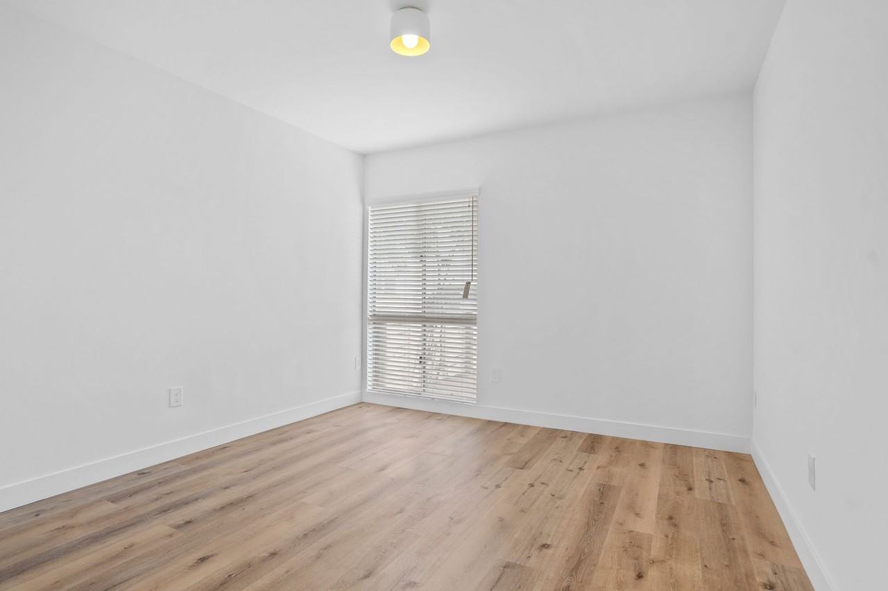 Individual Bungalows: All 1 bedroom/ 1 bath units all with LARGE PRIVATE YARDS. - Photo 6 of 24