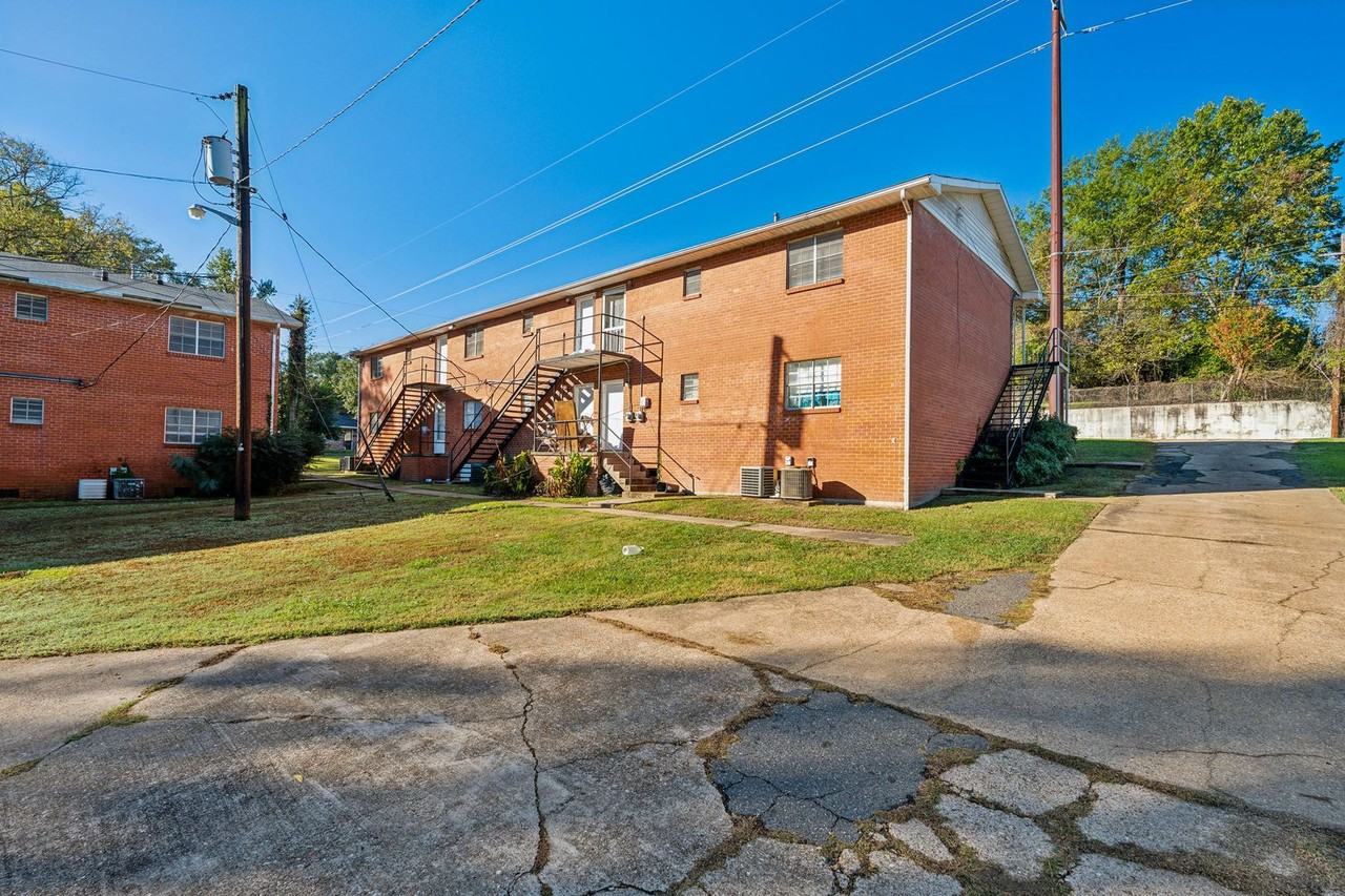 519 Alabama Ave - Photo 4 of 11