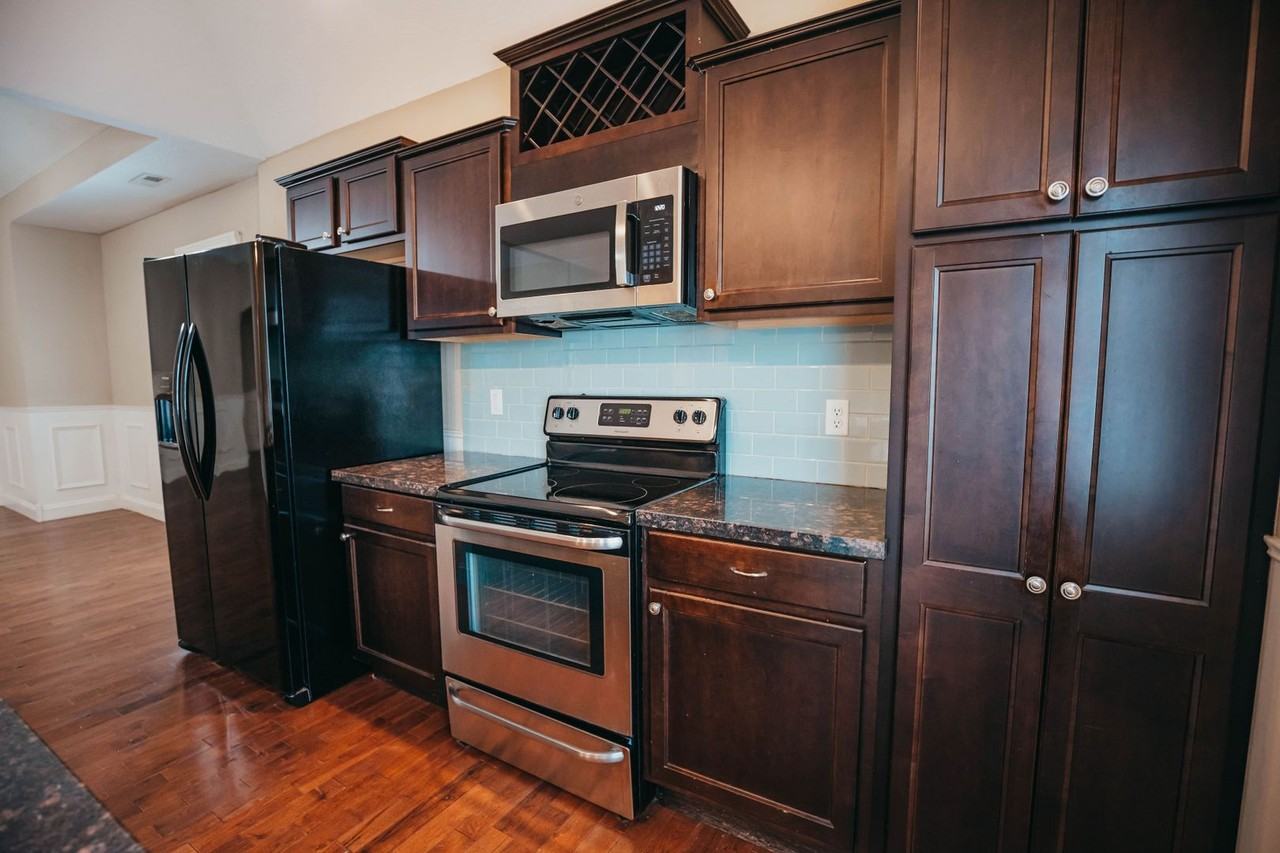 Walnut 1046 - Photo 2 of 38