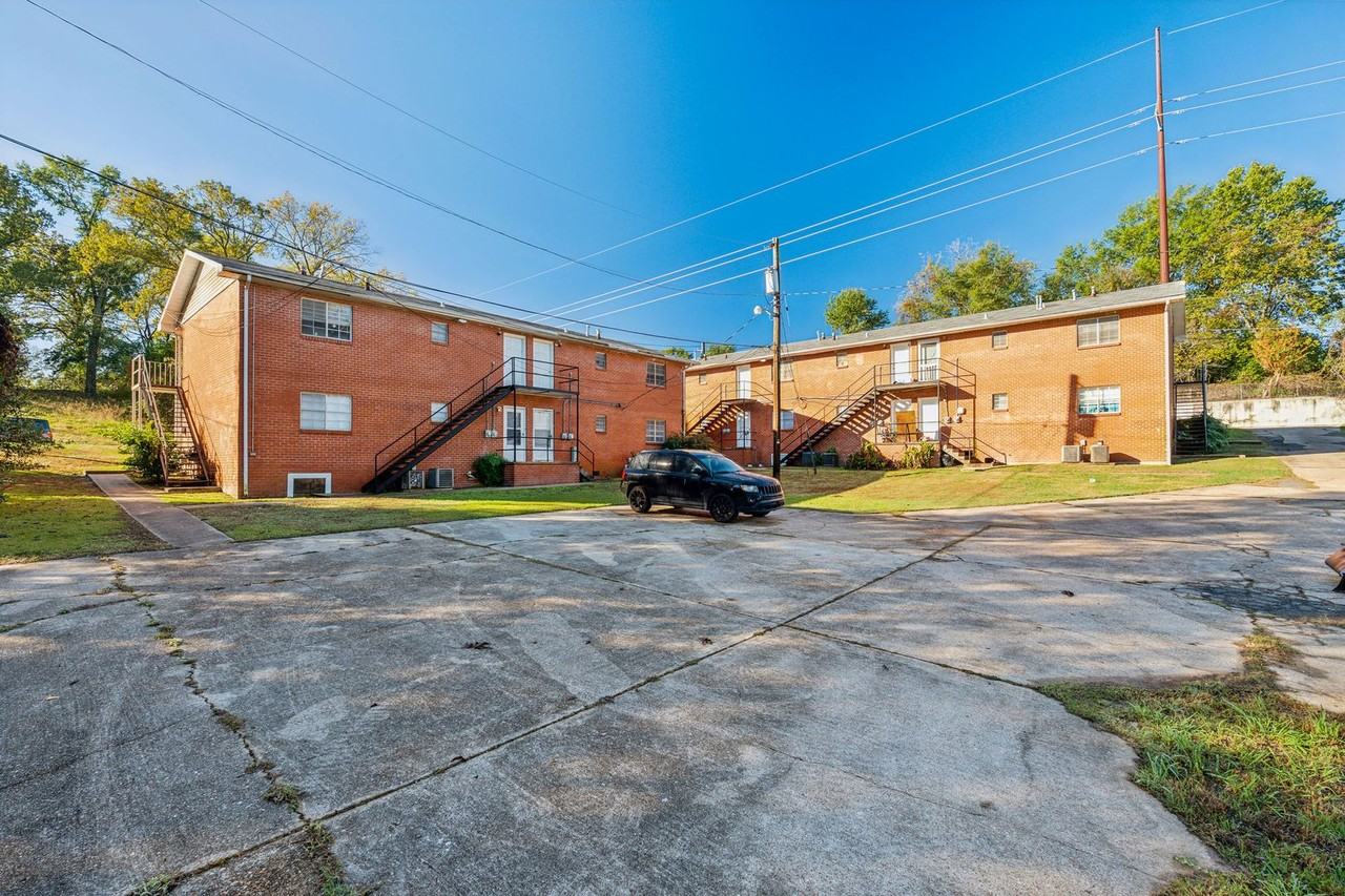 2952 Anna St - Photo 3 of 11