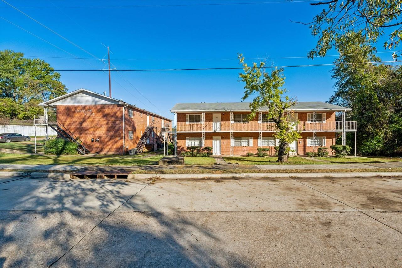 2952 Anna St - Photo 2 of 11