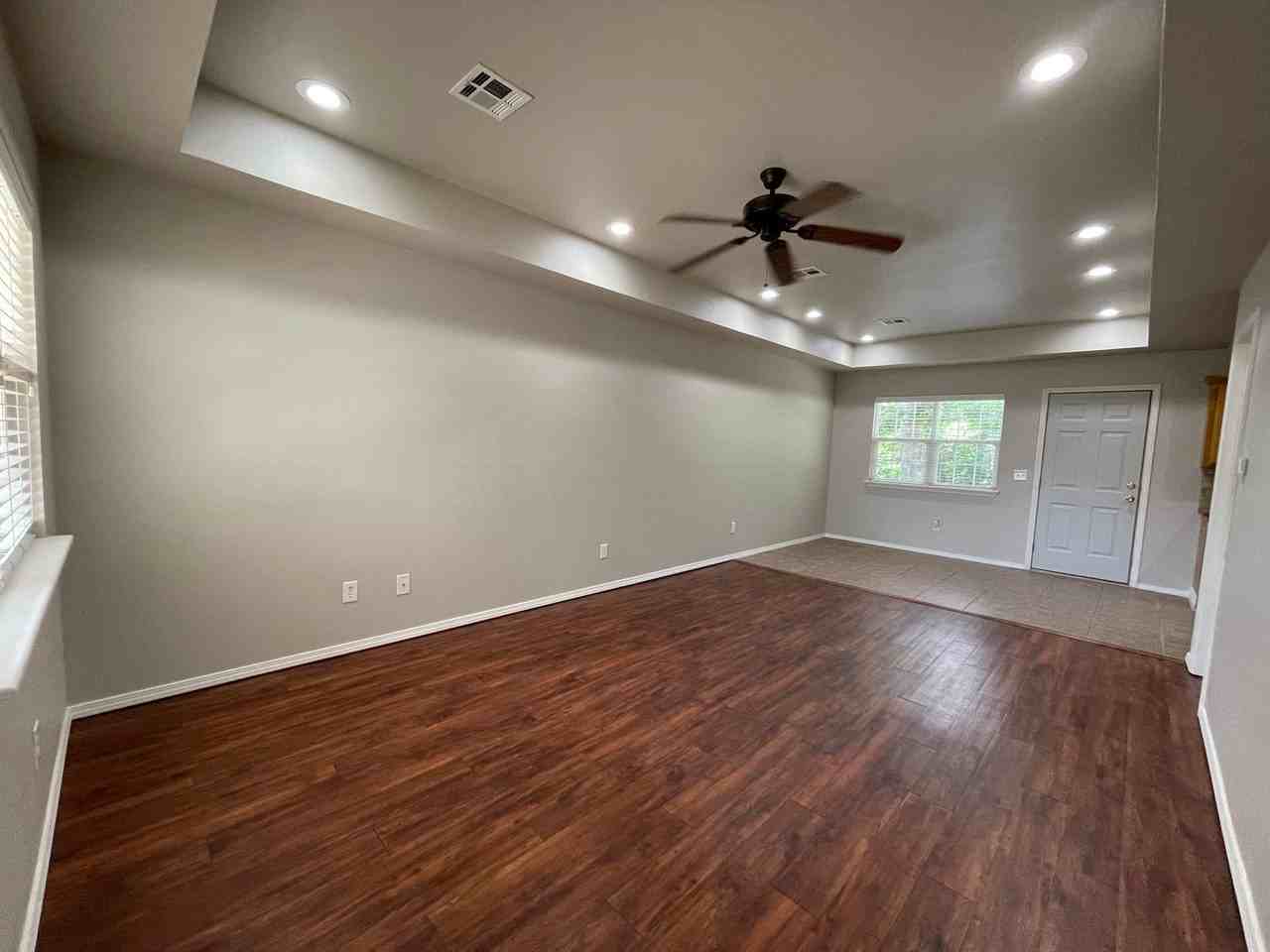 321 E Modoc Ave - Photo 2 of 26