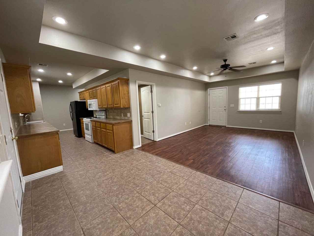 321 E Modoc Ave - Photo 3 of 26